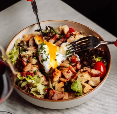 Salade lyonnaise oeuf coulant