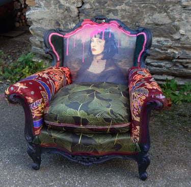 fauteuil Bergère pop , visuel du dossier la Joconde façon Pulp Fiction avec Uma Thurman 