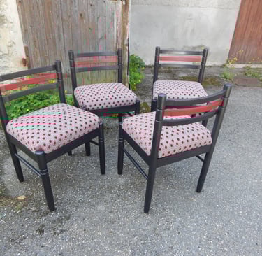 chaises motif graphique