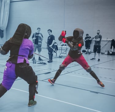 Photo by Andy McCormack/@the.hematog. Aphra competing in women's + longsword at Wessex League.