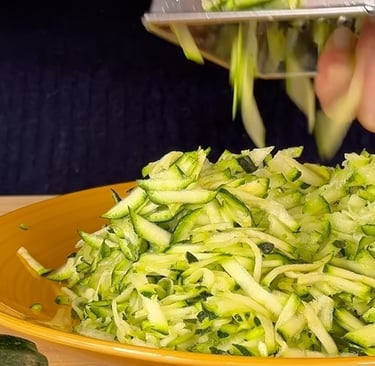 Prepare the zucchini