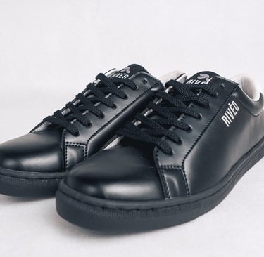 sepatu sneaker