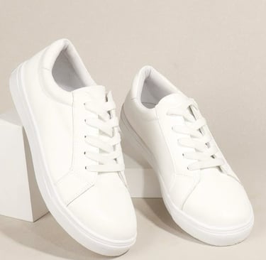 sepatu sneakers putih