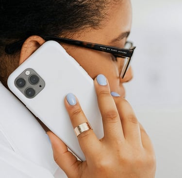 femme au téléphone