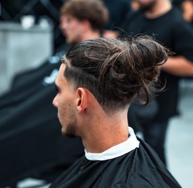 a man with a messy hairdoodle in a hairdo