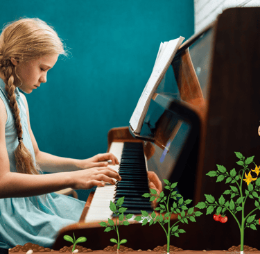 jeune fille jouant du piano, plants de tomates qui poussent et abeille qui butine