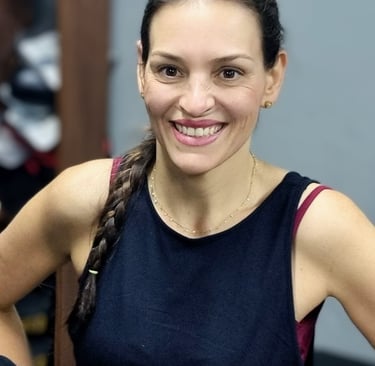 Muay thai avaré, academia com três mulheres treinando Muay Thai em Avaré.