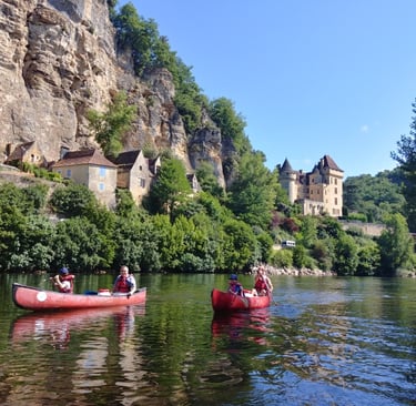 a group of people in a canoe on a Dordogne river