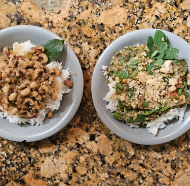 a plate of blacl eye peas and a plate of mugo beans on a granite counter