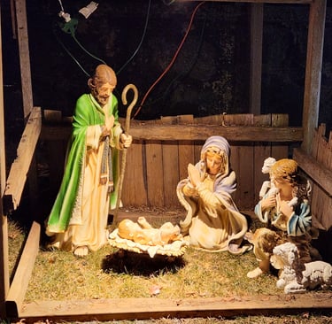 Nativity stable from pallet