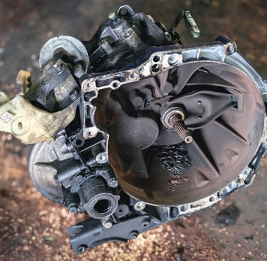 Used manual transmission car gearbox assembly with bell housing for automotive repair parts.