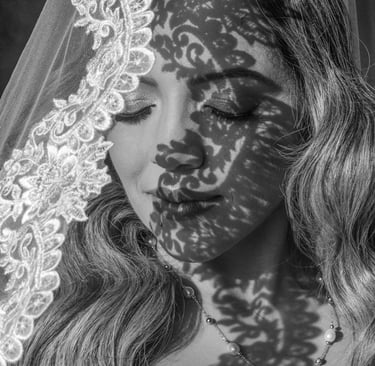 Antigua Guatemala wedding photographer- bride under veil