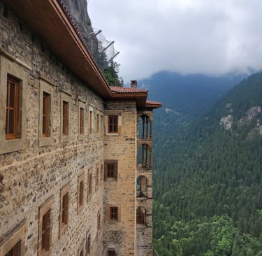Trabzon: Sümela Manastırı | Türkiye Gezi Rehberi