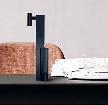 Lámpara técnica de sobremesa 2092BT con diseño geométrico y acabado negro mate