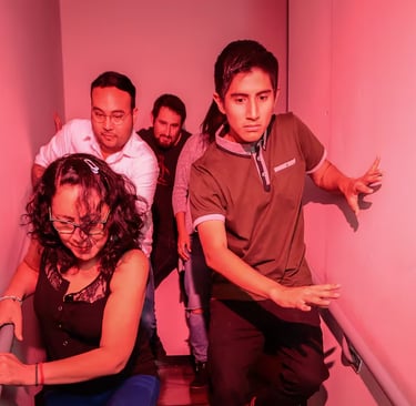 personas evacuando en un sismo