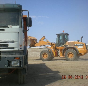 Excavadora frontal carga de camión vertedero