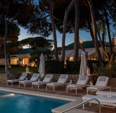 Villa El Rincon pool terrace illuminated at night