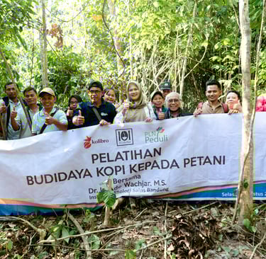 pelatihan budi daya kopi liberika dan robusta kepada petani sambas dan ambawang dengan dukungan dari PLN peduli dan Kolibro