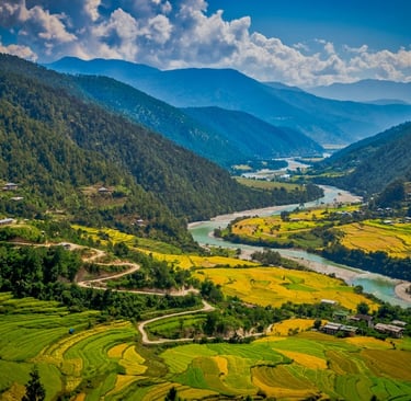 view_from_khasum_yulley_namgyal_stupa_the_nippy_flowing_mochu_river_in_punakha