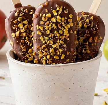 Ricette Vegane | Gelato a Stecco Mango e Yogurt con Croccante al Cioccolato