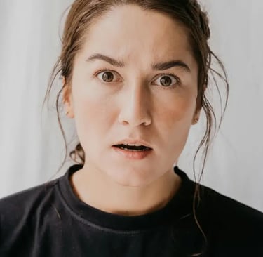 portrait d'une jeune femme fatiguée