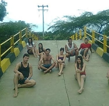Puente El Totumo - Gente Disfrutando después de un aguacero.