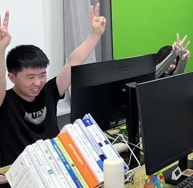 Shui Zhou, warga China, membayar sebuah perusahaan agar bisa berpura-pura bekerja di kantor setiap hari.