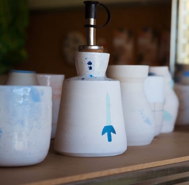 Photo d'une poterie en train de sécher