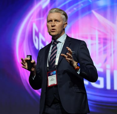 Andy Kovacs of ELC Consultants demonstrating powerful leadership presence at business conference