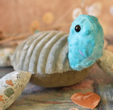peluche tortue douce aux differents tissus et matieres