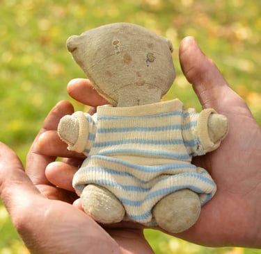 Niou-Niou, le doudou use par le temps