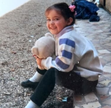 Natacha et sa peluche Nina