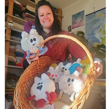 Article du Le Dauphiné Libéré consacré aux groumpfs, mettant en lumière l’univers et le savoir-faire