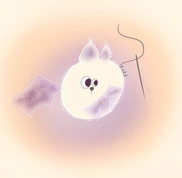 Niflounette, petite chauve-souris cousue en tissu aux tons pastel, pensée comme un compagnon textile doux.