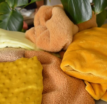 Tissus doux et texturés utilisés pour la fabrication de peluches artisanales