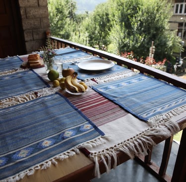 טקסטיל שולחן: ראנרים ופלייסמנטים. table runners and table placements