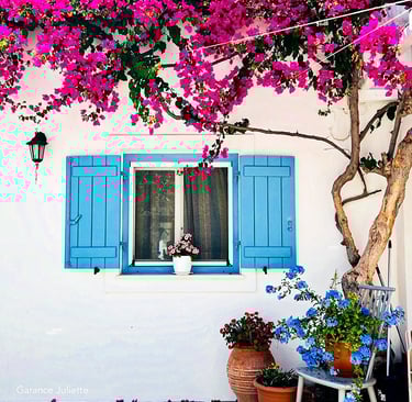 Les jolies façades fleuries d'Antiparos