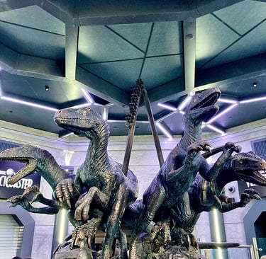 Les velociraptors de l'attration Velocicoaster à Universal Studios en Floride