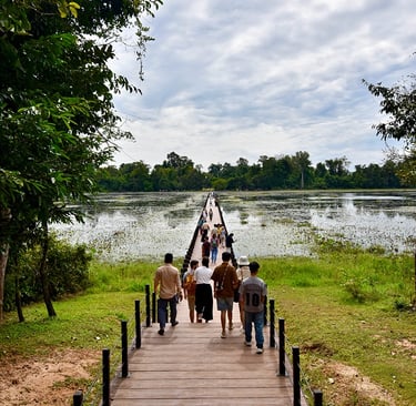 Bassin artificiel autour du temple de Neak Poan, Cambodge