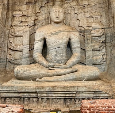 L'un des quatre Bouddha de Gal Vihara