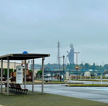 Statue d’Ushiku Daibutsu depuis Ami Premium Outlets