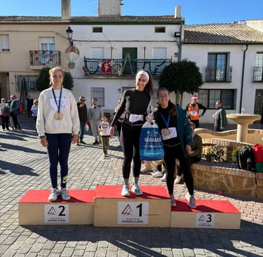 Podium femenino II legua Driebes