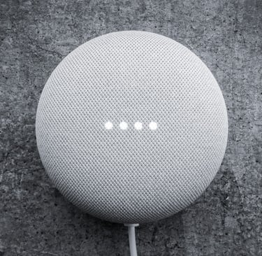 AI in Apps: The Secrets Behind Siri, Alexa, and Google Assistant – How They Really Work