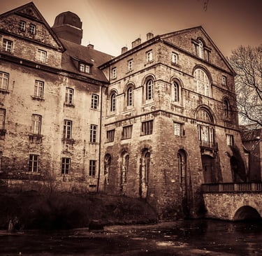 Behind These Doors: The Most Haunted Houses in the UK and Their Dark Histories — True Accounts of Un