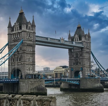 Hong Kong Migration to the UK: BN(O) Visa, Identity, Benefits, and Challenges