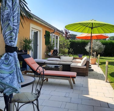 terrasse au bord de la piscine