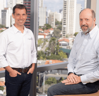Na foto, Rafael Pilla, CEO da Farmtech e Marcos Arruda, diretor de finanças da Bayer Agrícola