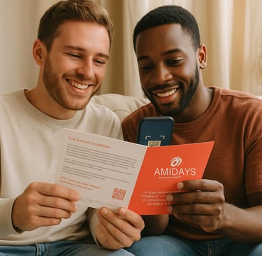 Couple souriant scannant un QR code sur une carte du coffret mariage Amidays pour accéder aux ressou