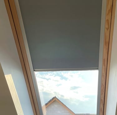 roleta do okna dachowego tkanina zaciemniająca