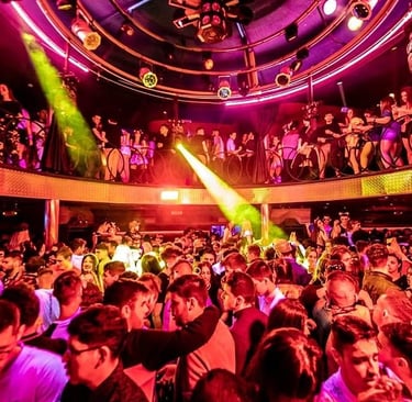 gente-bailando-hotel castilla fuenlabrada